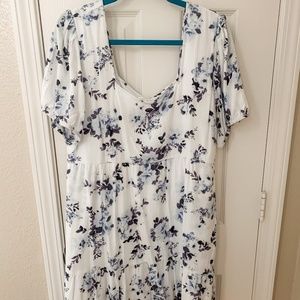 Summer Dress XL. White with blue flowers